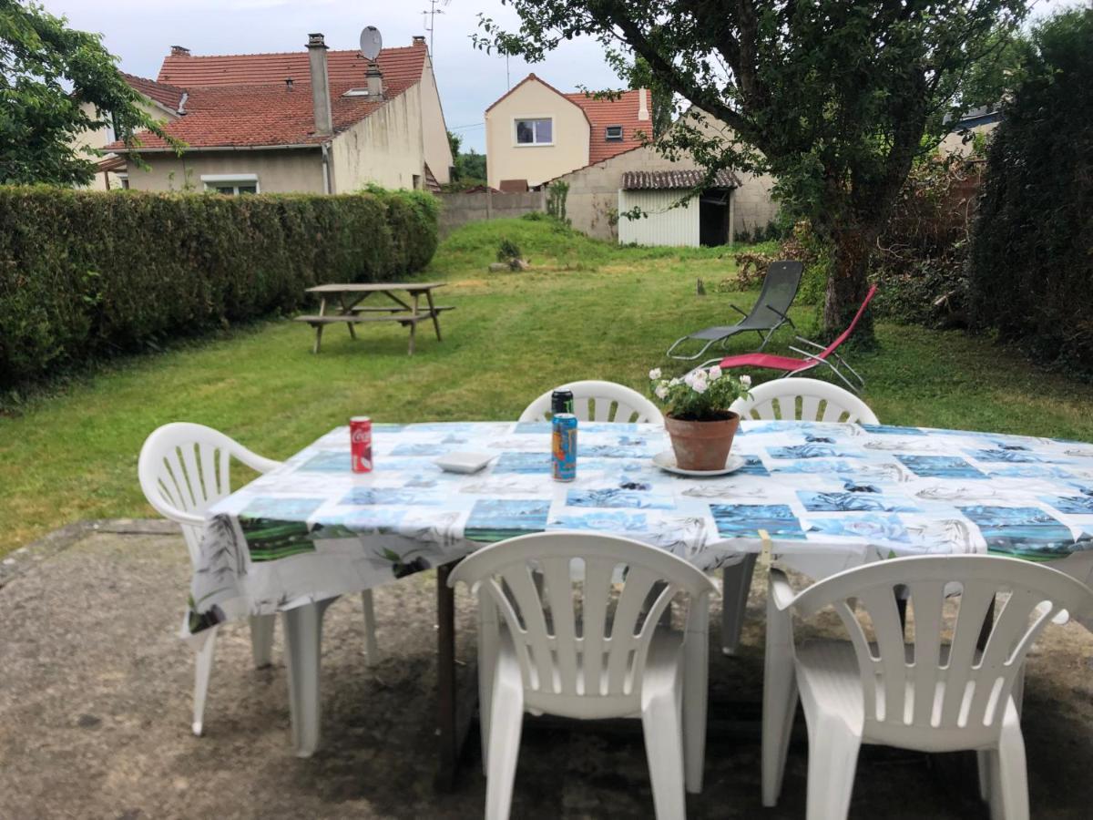 Gites Poirier Bazin Montry Buitenkant foto