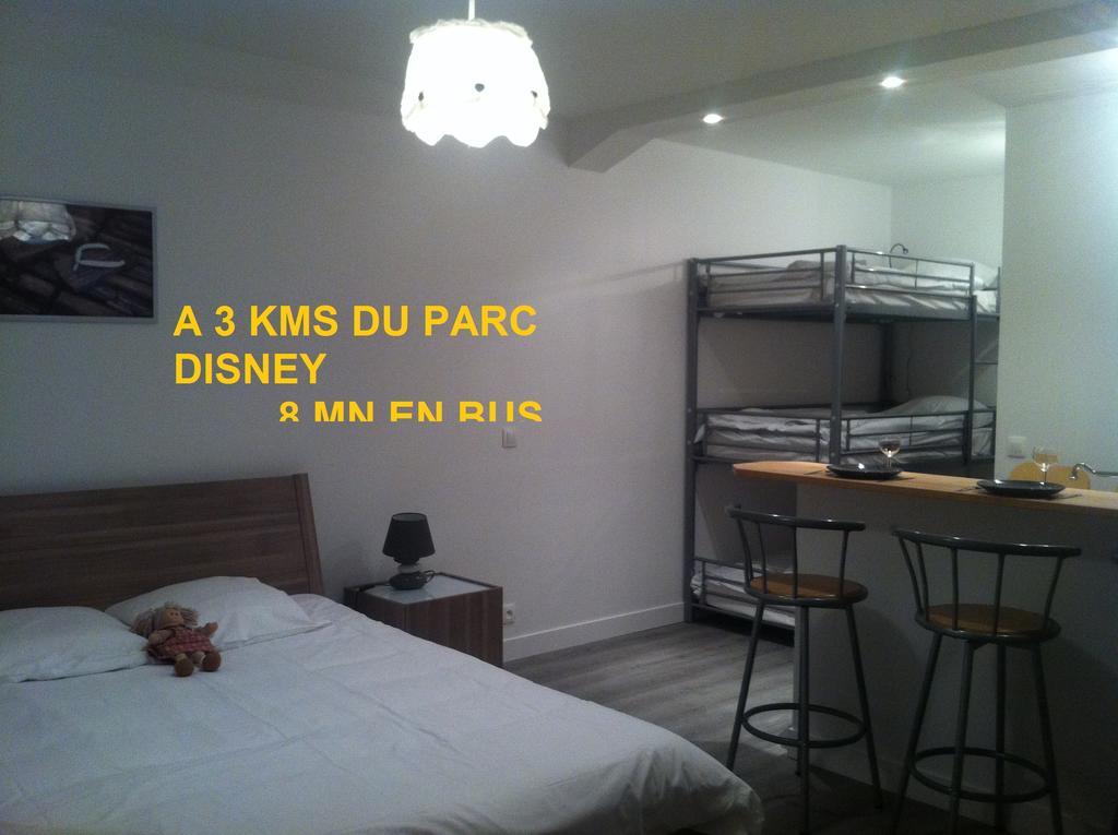 Gites Poirier Bazin Montry Buitenkant foto