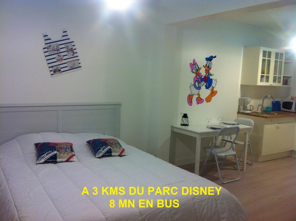 Gites Poirier Bazin Montry Buitenkant foto