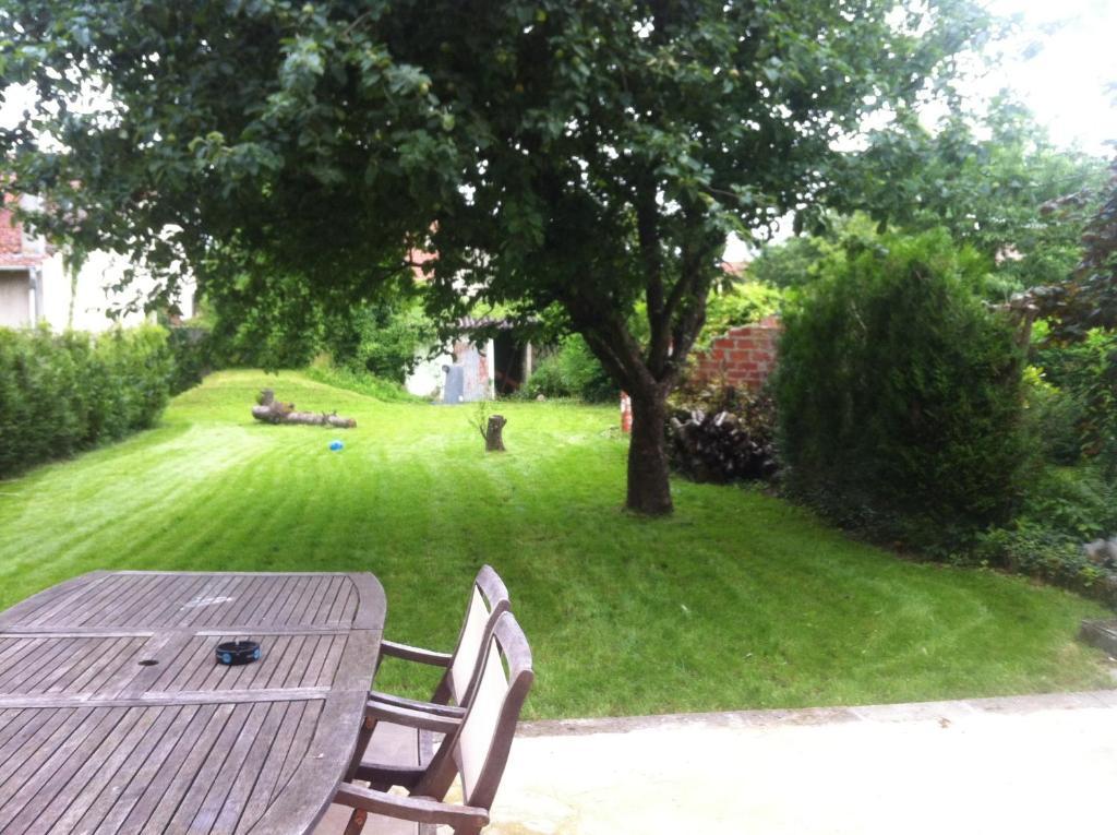 Gites Poirier Bazin Montry Buitenkant foto